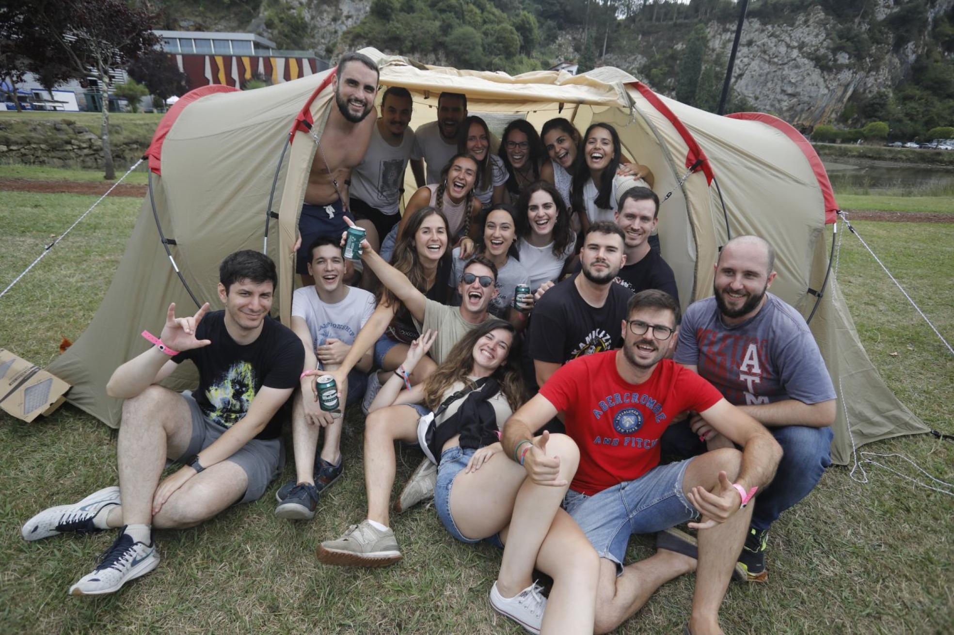 Este nutrido grupo madrileño fue el primero en llegar. 
