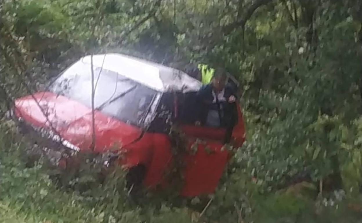 El coche de la herida cayó desde una altura de unos 50 metros. 