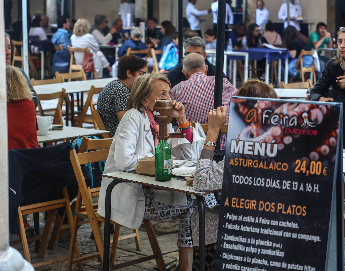 Fotos: Turistas bajo la lluvia asturiana