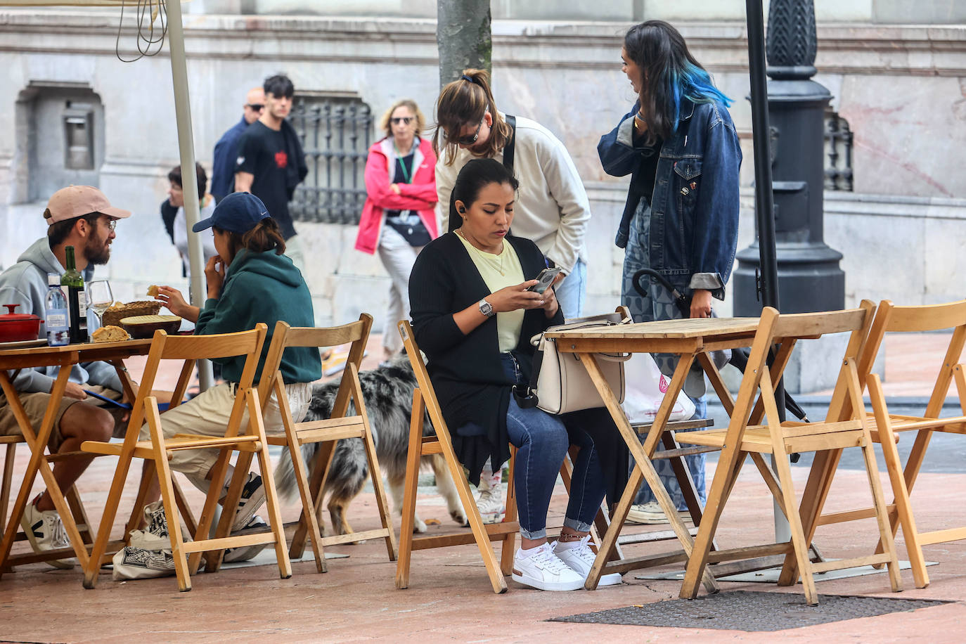Fotos: Turistas bajo la lluvia asturiana