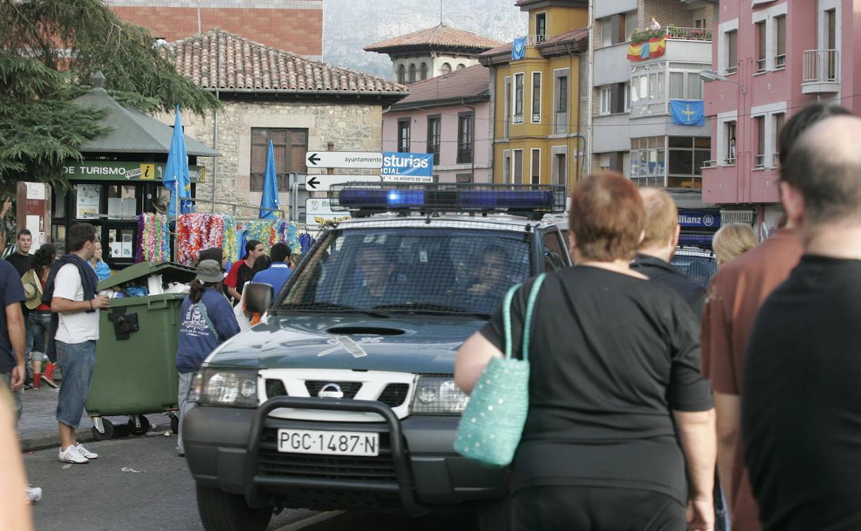 Guardia Civil durante una de las ediciones del Descenso del Sella