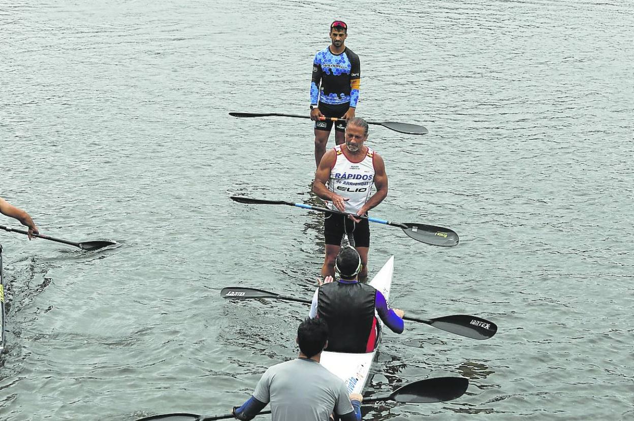 Julio Martínez conversa con Bouzán y Fiuza tras inspeccionar la zona de la Boticaria. 