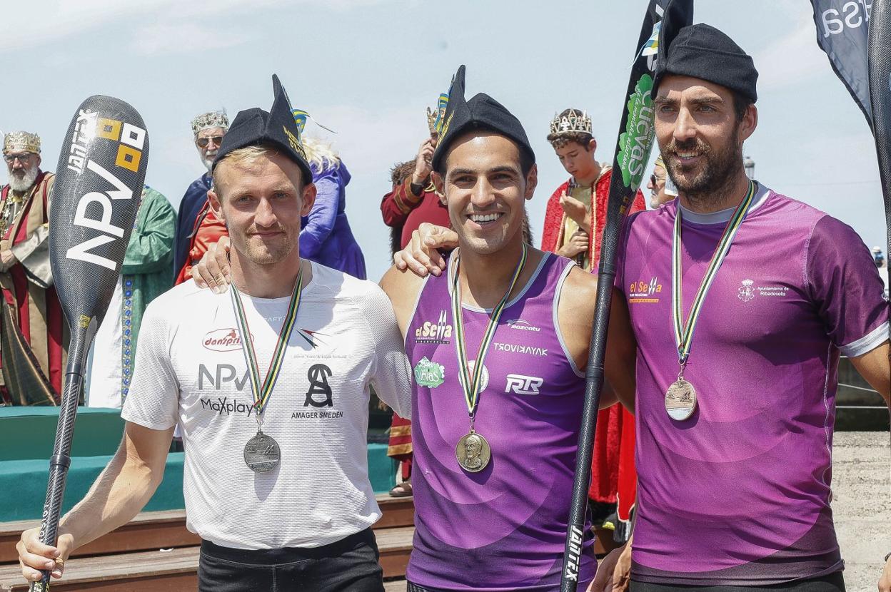 K-1 sénior.Javi López, entre Mad Pedersen y Roberto Geringer. 