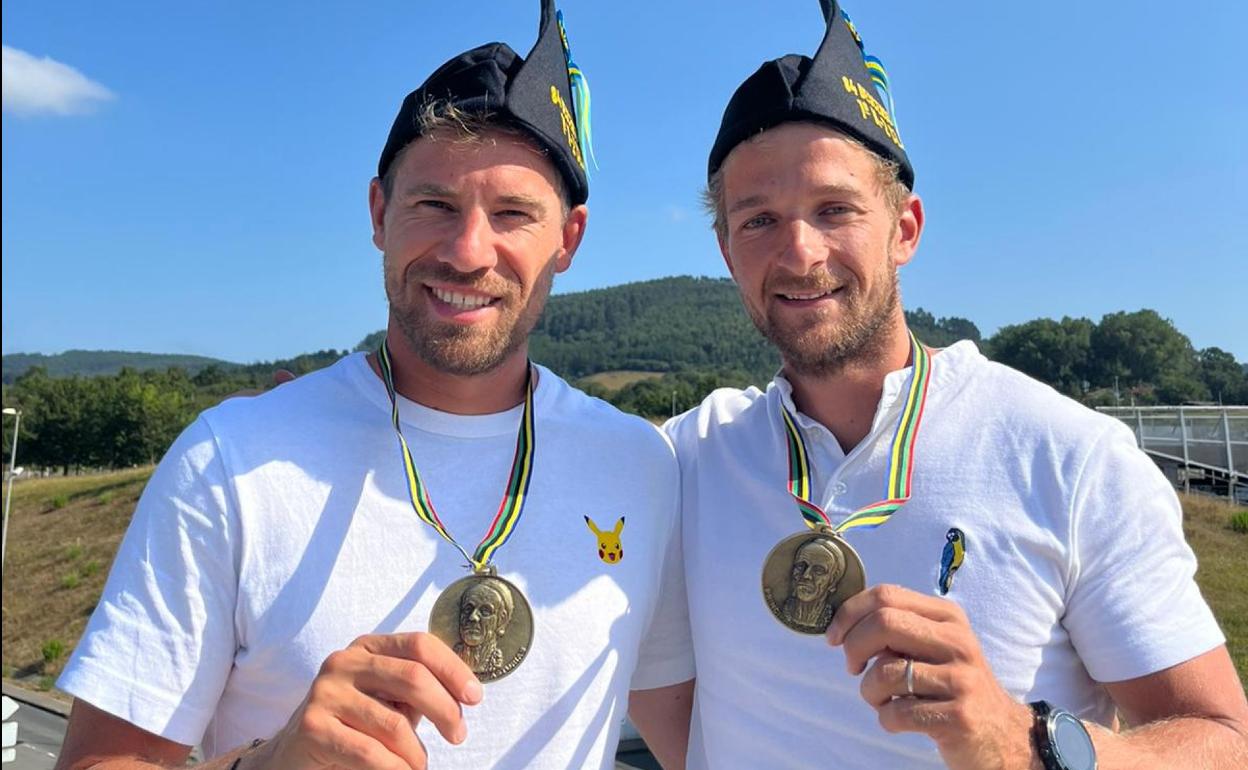 Quentin Urban y Jeremy Candy, ayer, antes de volar a París. 