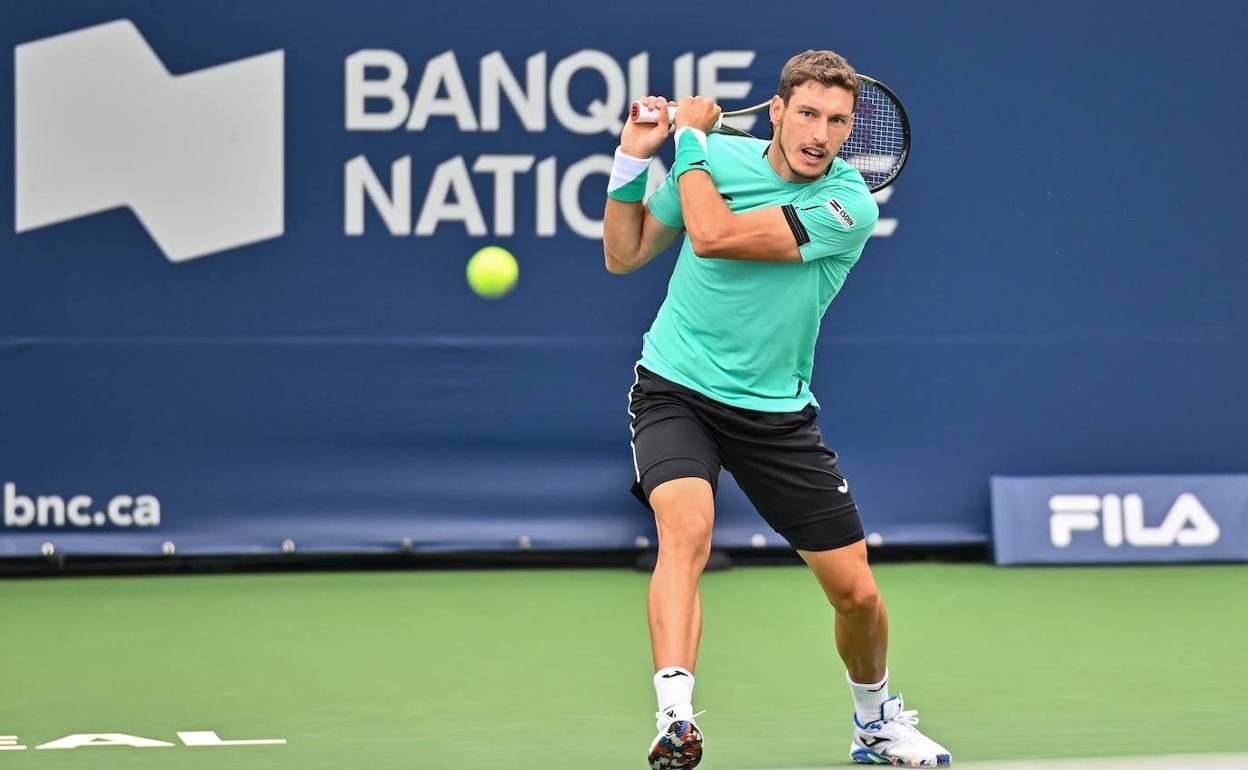 Pablo Carreño devuelve un golpe durante el partido ante Berrettini. 