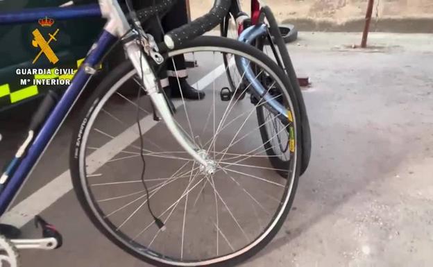 Denunciados dos ciclistas en La Rioja tras provocar un accidente de tráfico.