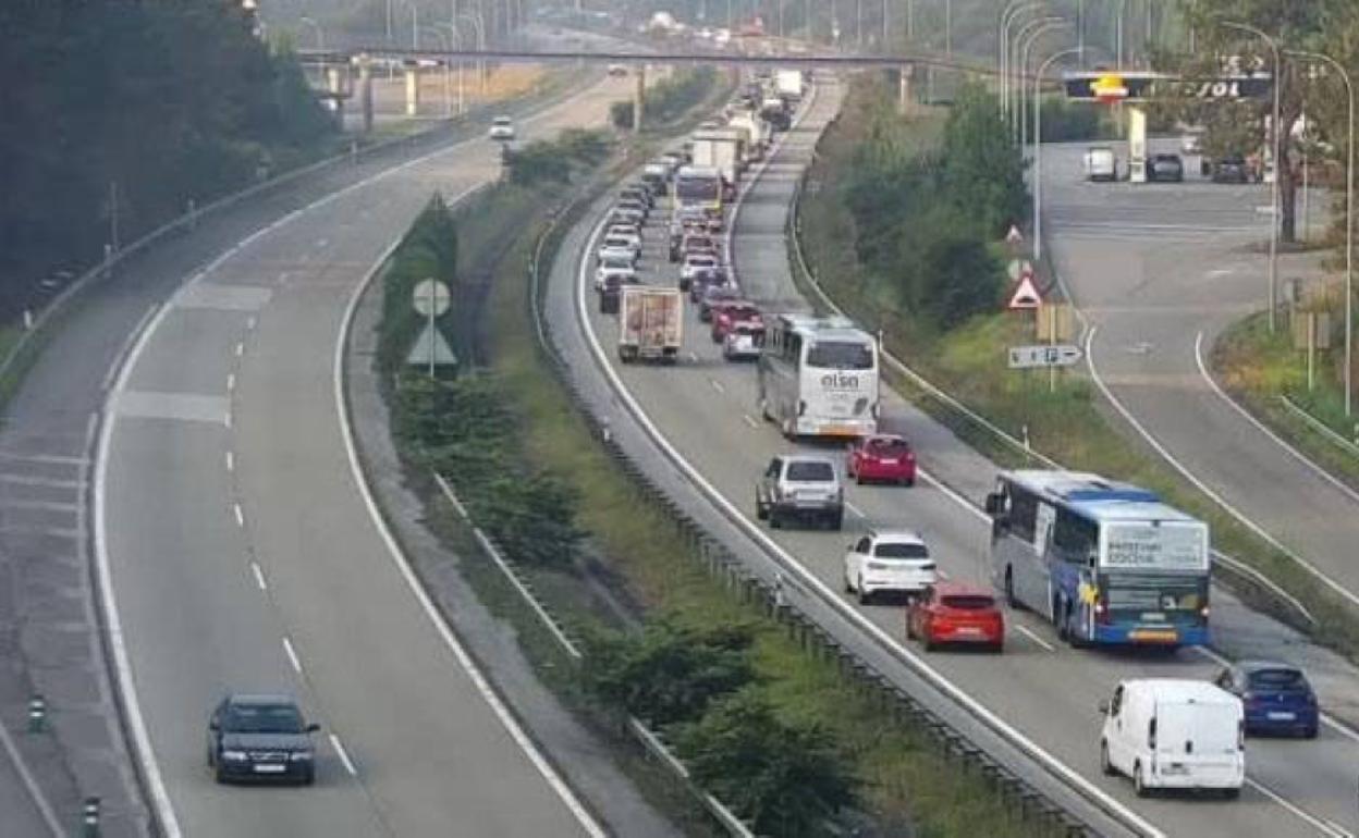 Imagen de las cámaras de la DGT del atasco en la 'Y'.