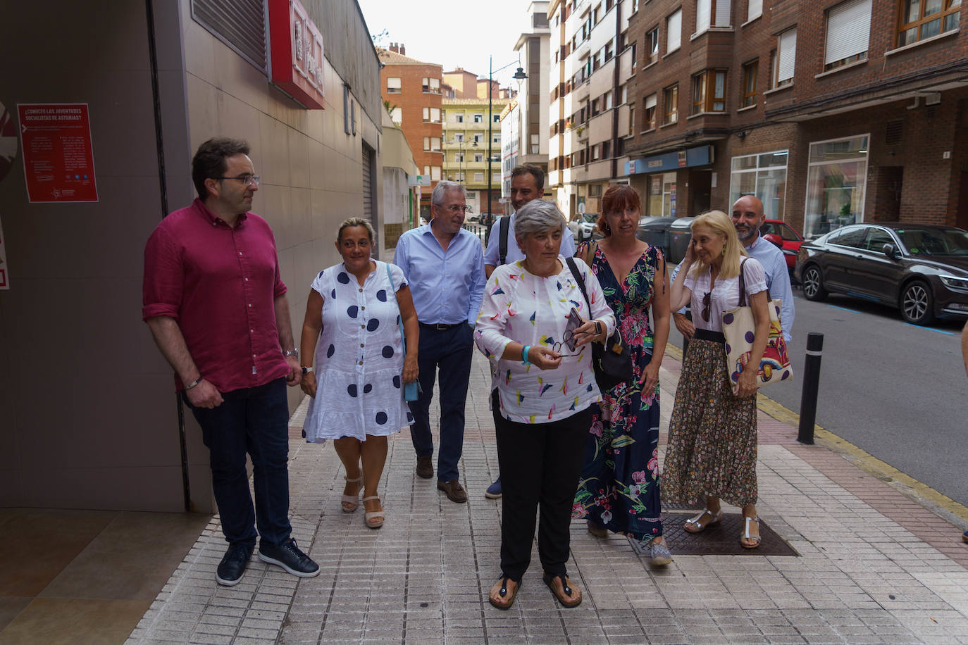La alcaldesa de Gijón, junto a varios concejales del Consistorio. 