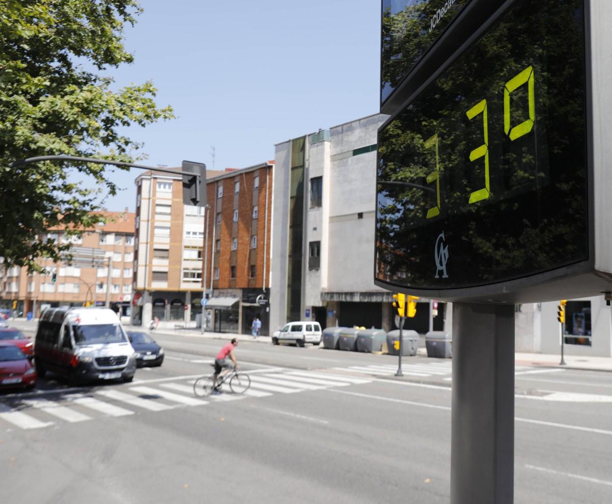 El termómetro ubicado en el cruce de Cuatro Caminos marcó 33 grados. 