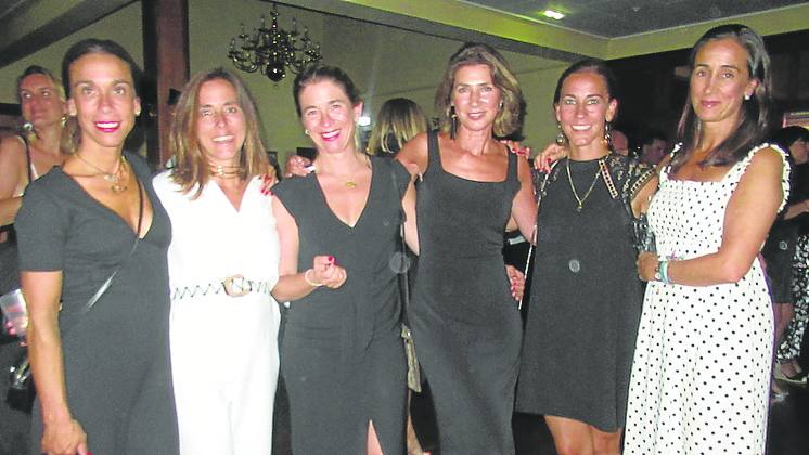 Las primas Inés, Begoña, Arancha, Paula, Blanca y Beatriz Pastor.