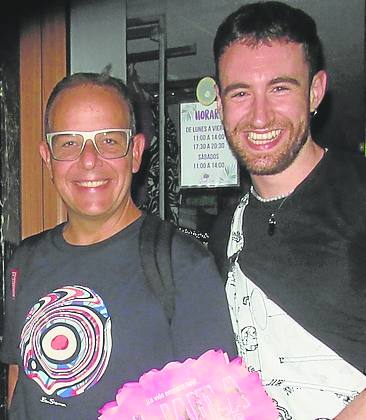 Àngel Llàcer y el actor de doblaje Pablo Sevilla.