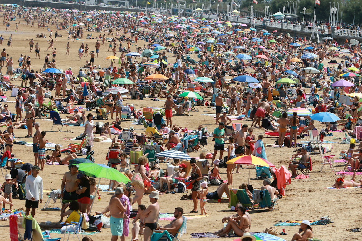 Fotos: El turismo y el buen tiempo llenan las localidades asturianas