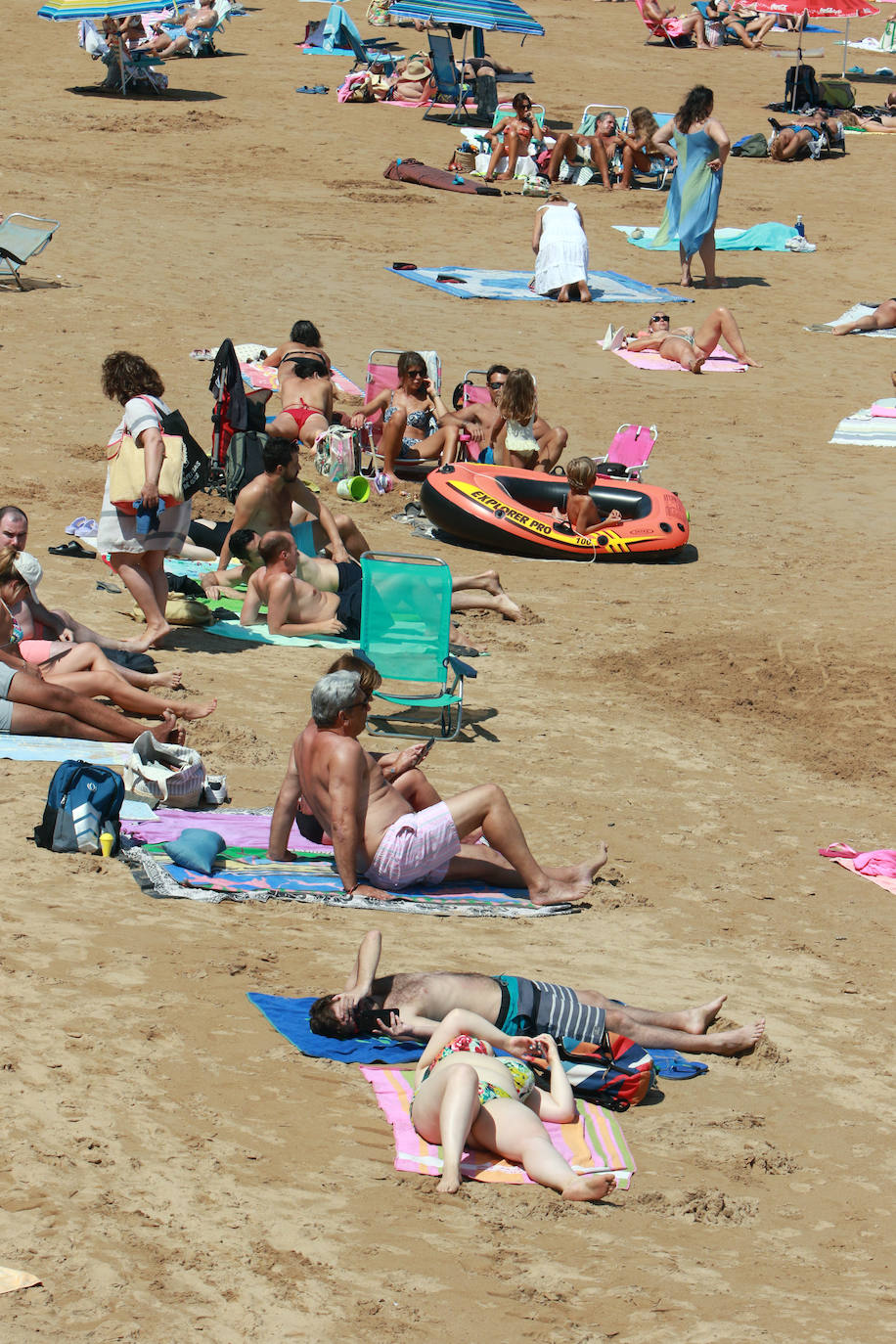 Fotos: El turismo y el buen tiempo llenan las localidades asturianas