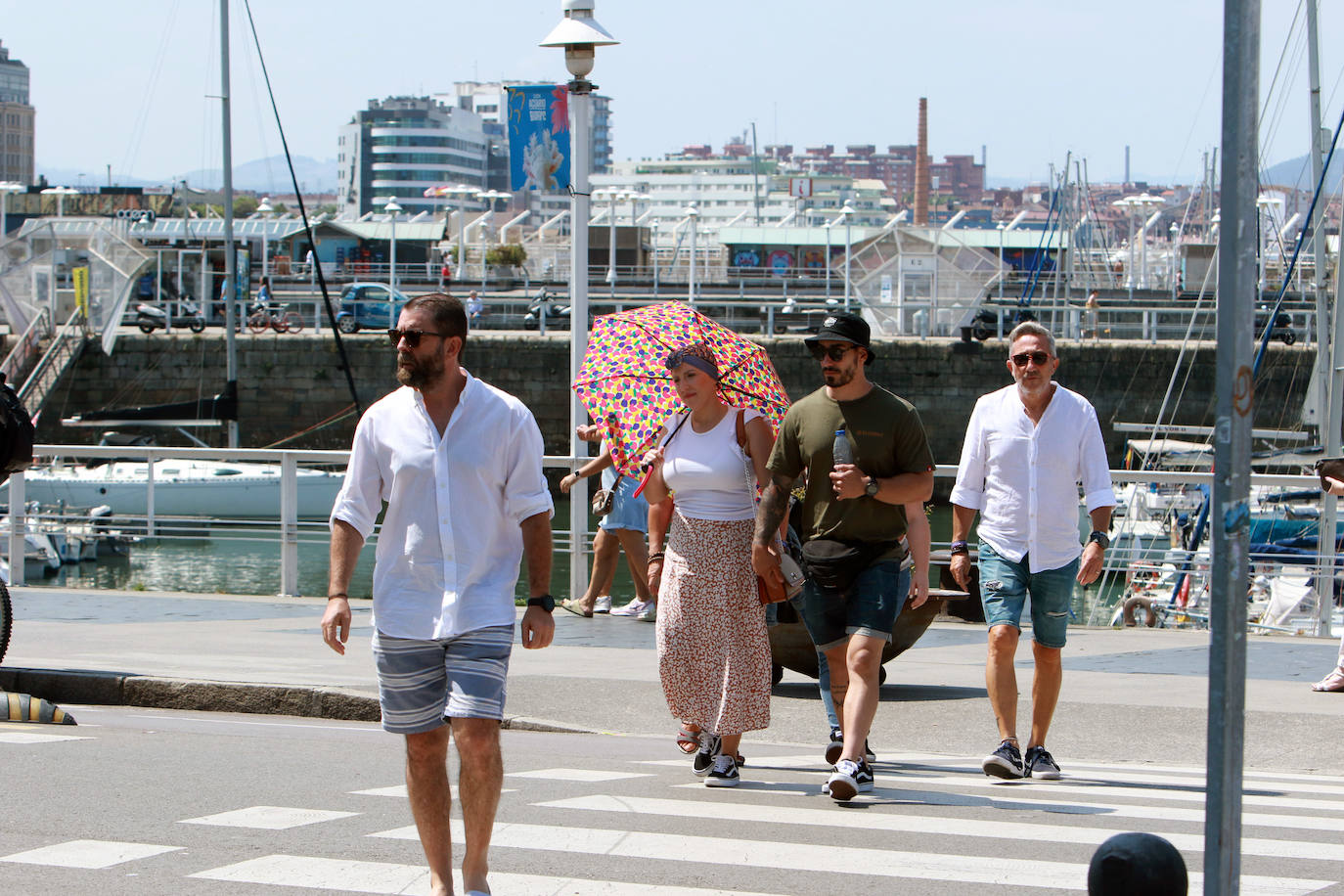 Fotos: El turismo y el buen tiempo llenan las localidades asturianas
