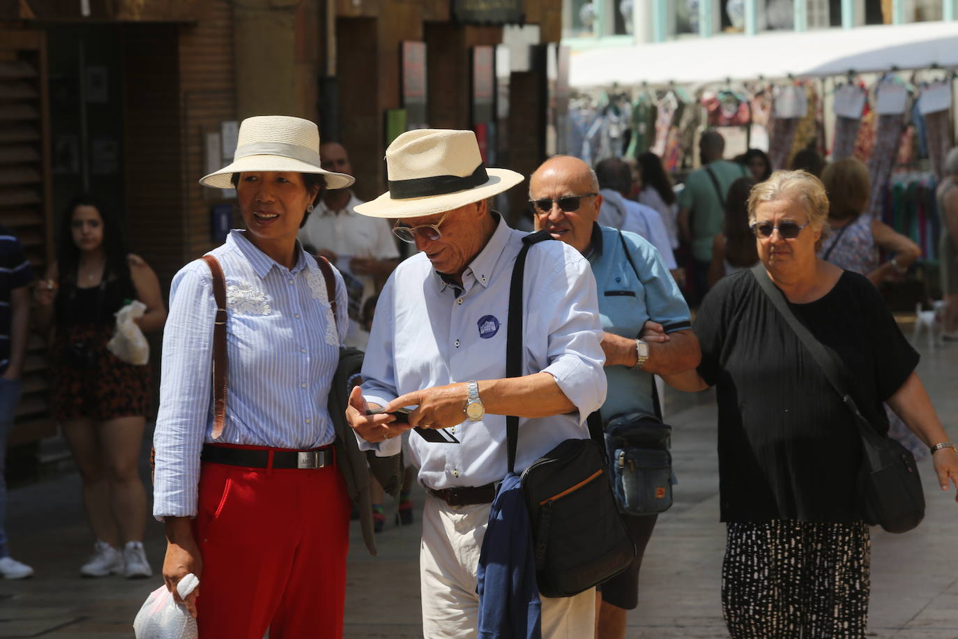 Fotos: El turismo y el buen tiempo llenan las localidades asturianas