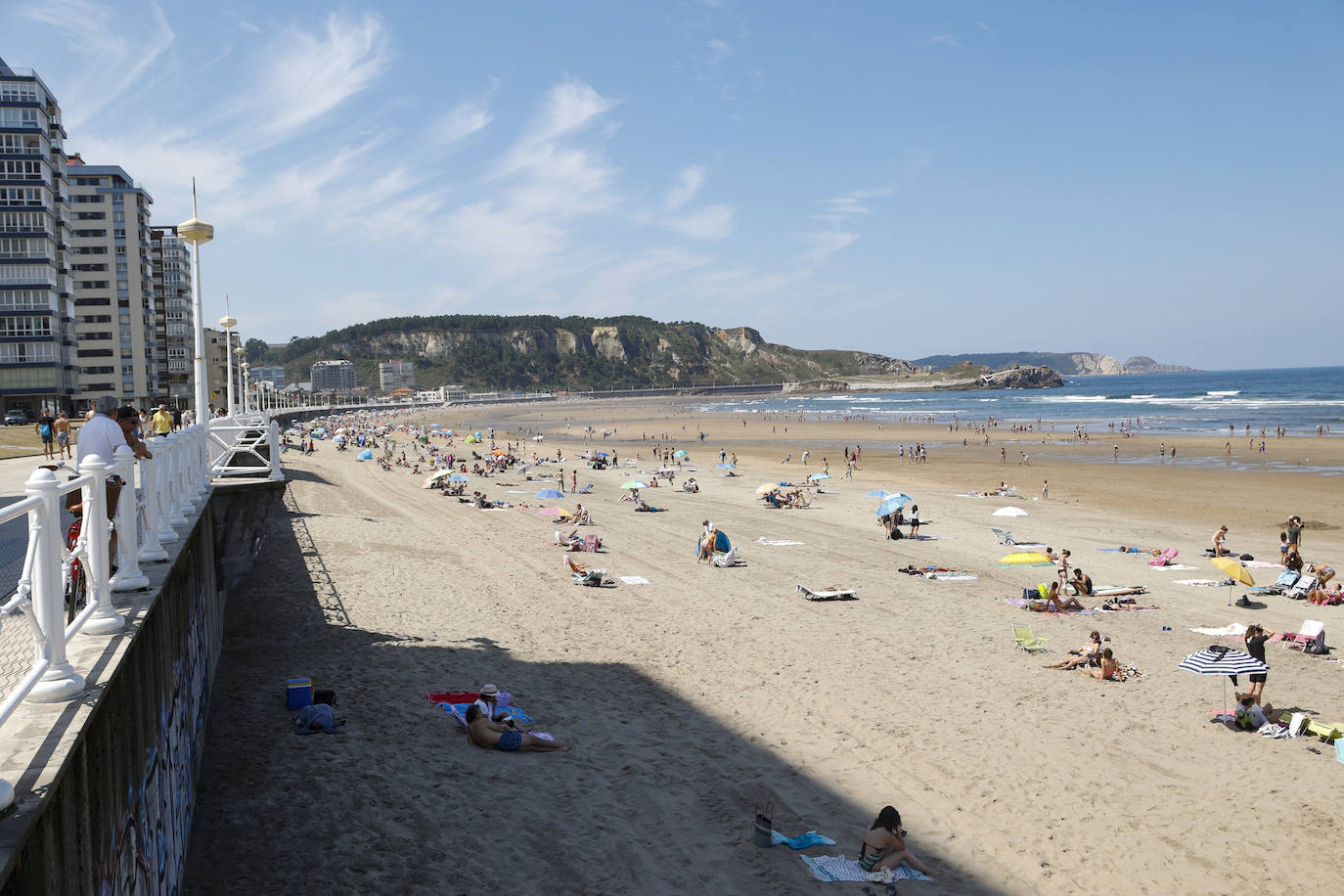 Fotos: El turismo y el buen tiempo llenan las localidades asturianas