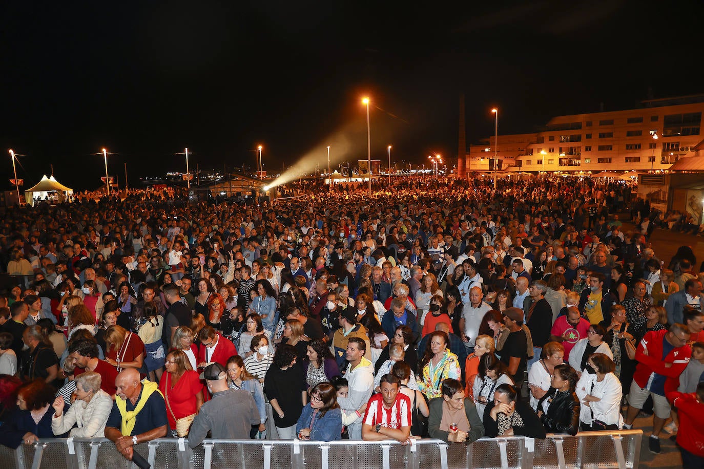 Fotos: Fiestón con zarzuela de Rodrigo Cuevas