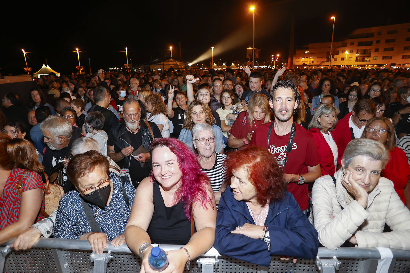 Fotos: Fiestón con zarzuela de Rodrigo Cuevas