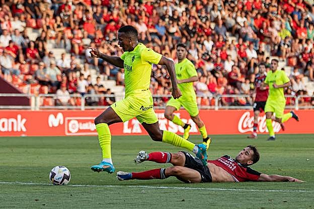 El Sporting suma un punto con el pie torcido