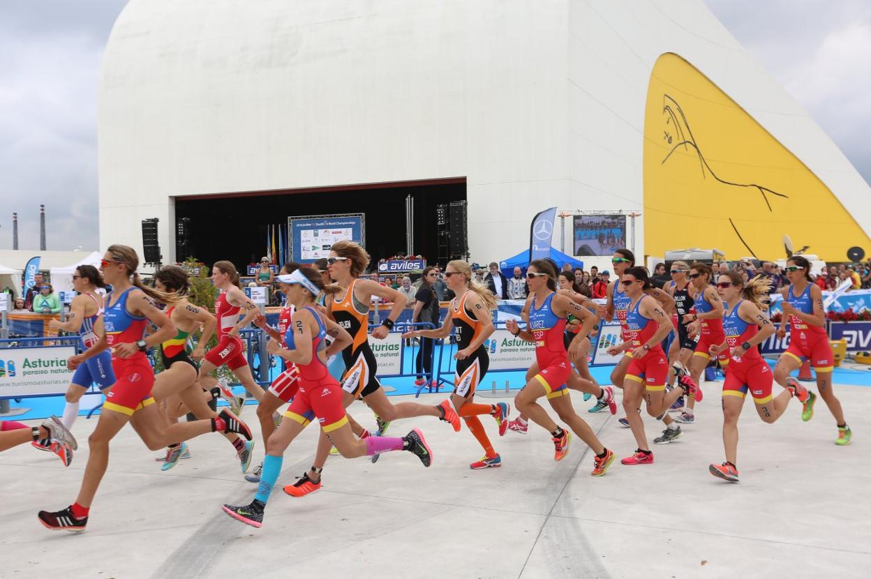 Una prueba del campeonato del mundo de Duatlón, con salida en el Centro Niemeyer. 