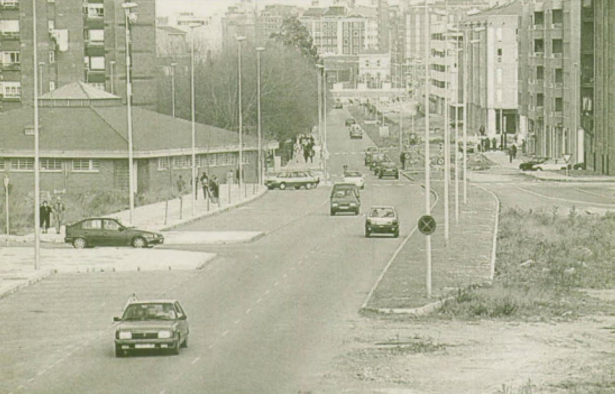 La avenida de Juan Carlos I, hoy José Manuel Palacio, en 1997.