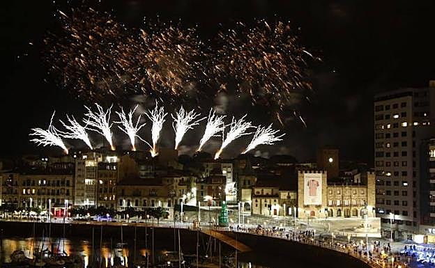 Vídeo: así fue la traca final de los fuegos en Gijón