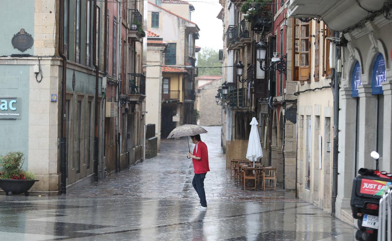 Tormenta de verano en Asturias en una imagen de archivo. 