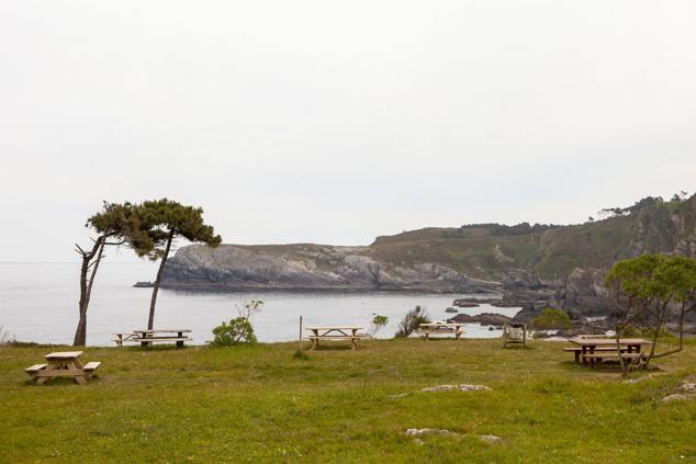 A poco más de un kilómetro de Luanco, esta una extensa pradera se convirtió en 2003 en el primer parque-playa del Principado. Desde allí se puede ver la playa de Moniello y la Punta de la Vaca. Posee, además de impresionantes vistas, un merendero, un bar, zonas de juego para los más pequeños, una senda turística, acceso en coche y zona de aparcamiento. 