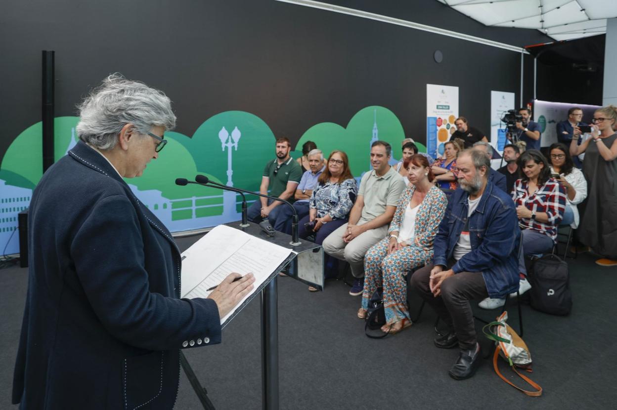 La alcaldesa, Ana González, durante la presentación del proyecto. 