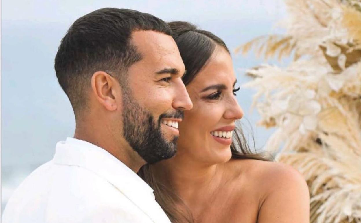 Anabel Pantoja y Omar Sánchez, el día de su boda. 