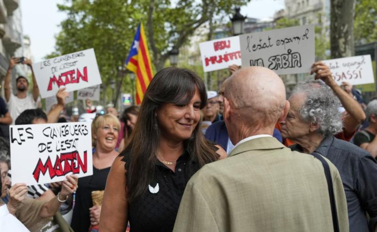 Borràs ve «fuera de lugar» interrumpir el minuto de silencio, pero justifica la protesta