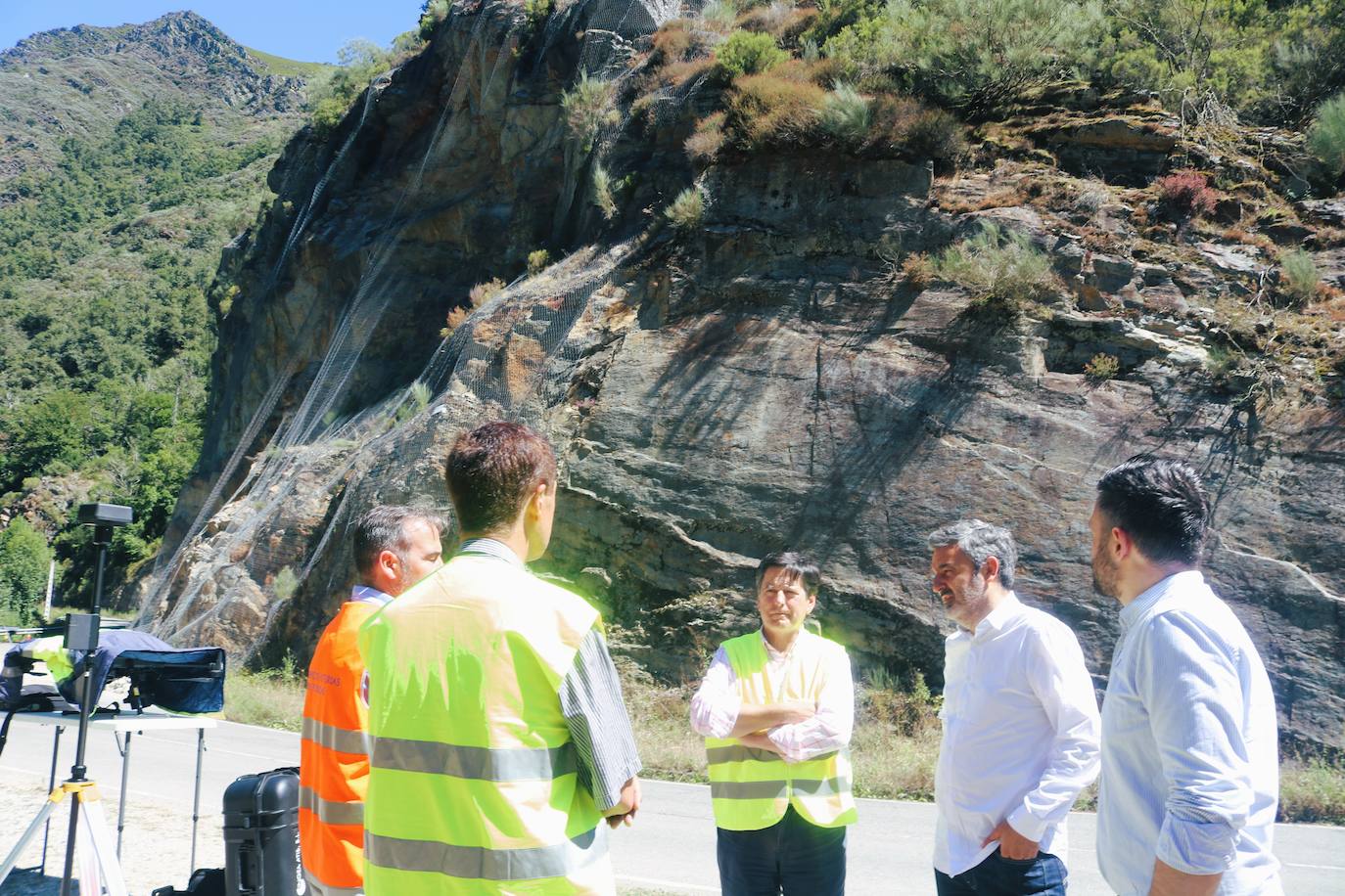 Fotos: Así van las obras para asegurar el talud tras el argayo en la AS-29