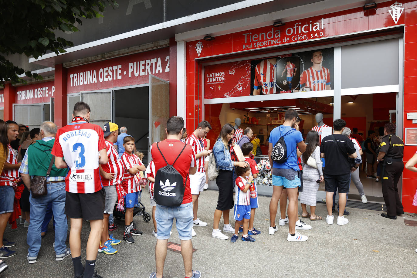 Fotos: ¿Estuviste en el Sporting - Andorra? ¡Búscate!