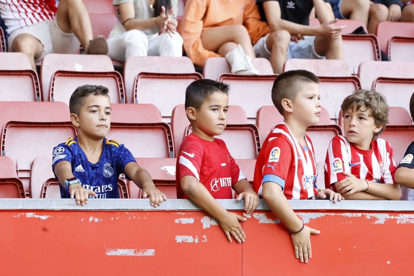 Fotos: ¿Estuviste en el Sporting - Andorra? ¡Búscate!