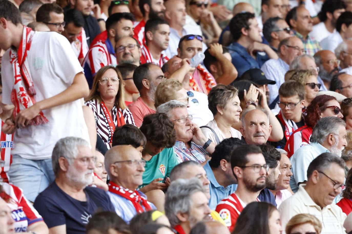 Fotos: ¿Estuviste en el Sporting - Andorra? ¡Búscate!