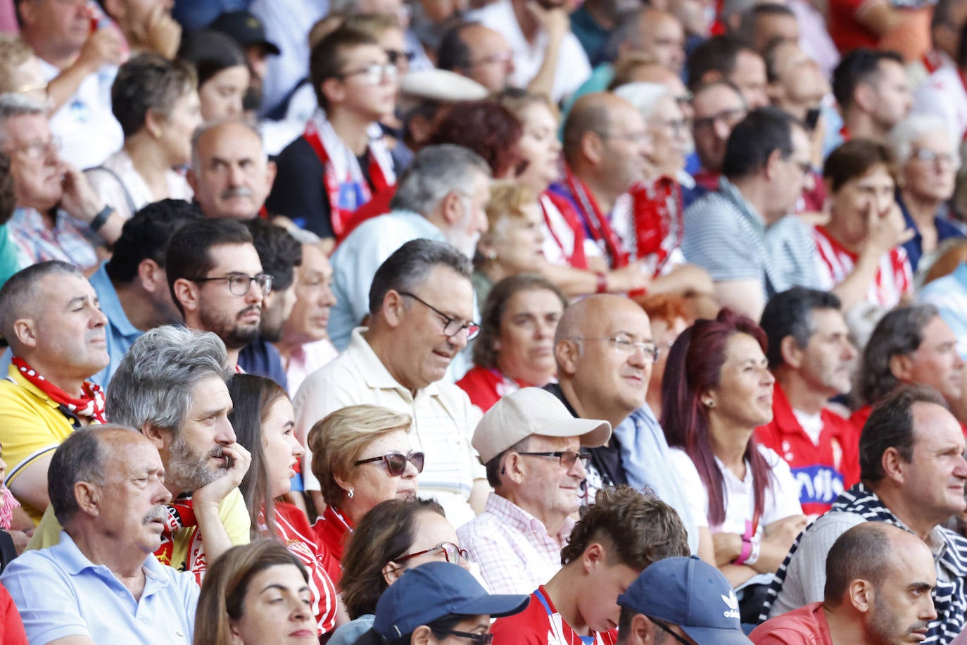 Fotos: ¿Estuviste en el Sporting - Andorra? ¡Búscate!