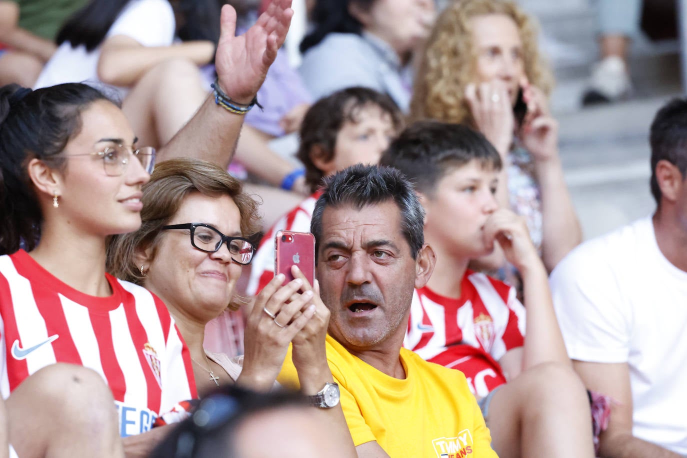 Fotos: ¿Estuviste en el Sporting - Andorra? ¡Búscate!