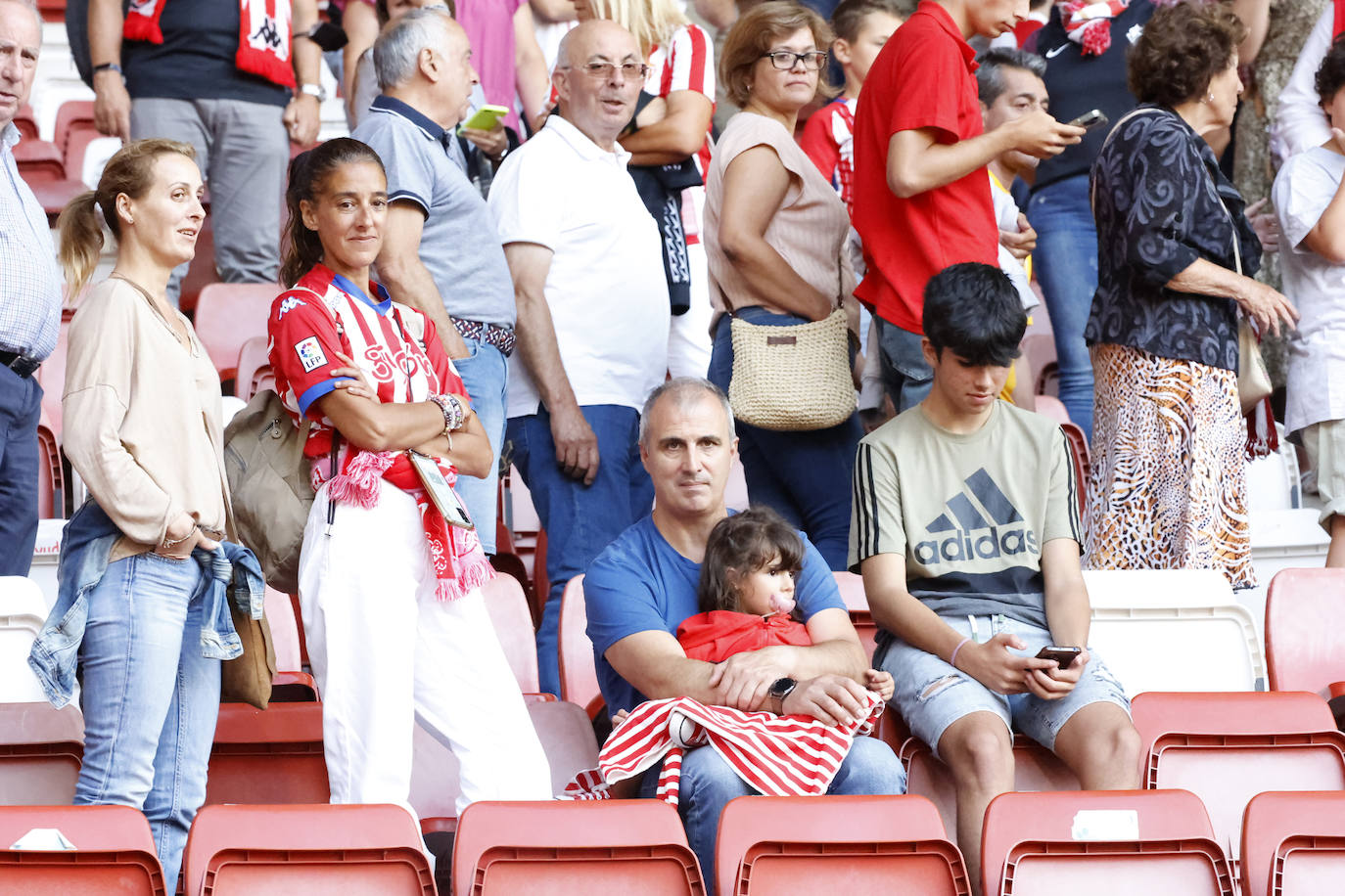 Fotos: ¿Estuviste en el Sporting - Andorra? ¡Búscate!