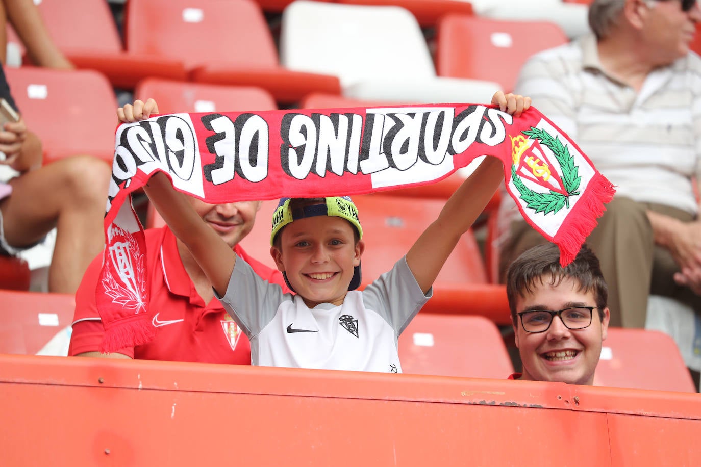 Fotos: ¿Estuviste en el Sporting - Andorra? ¡Búscate!