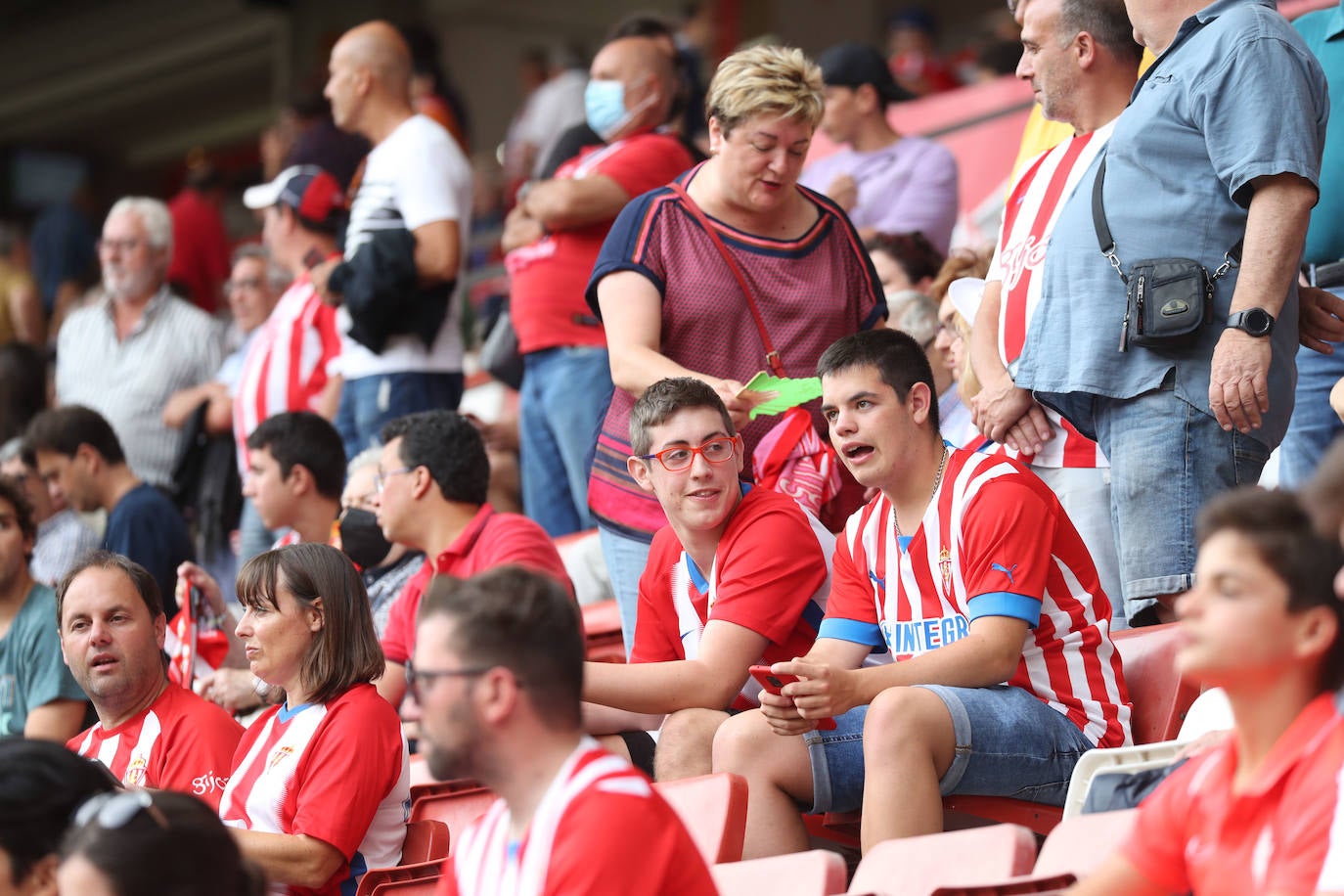 Fotos: ¿Estuviste en el Sporting - Andorra? ¡Búscate!