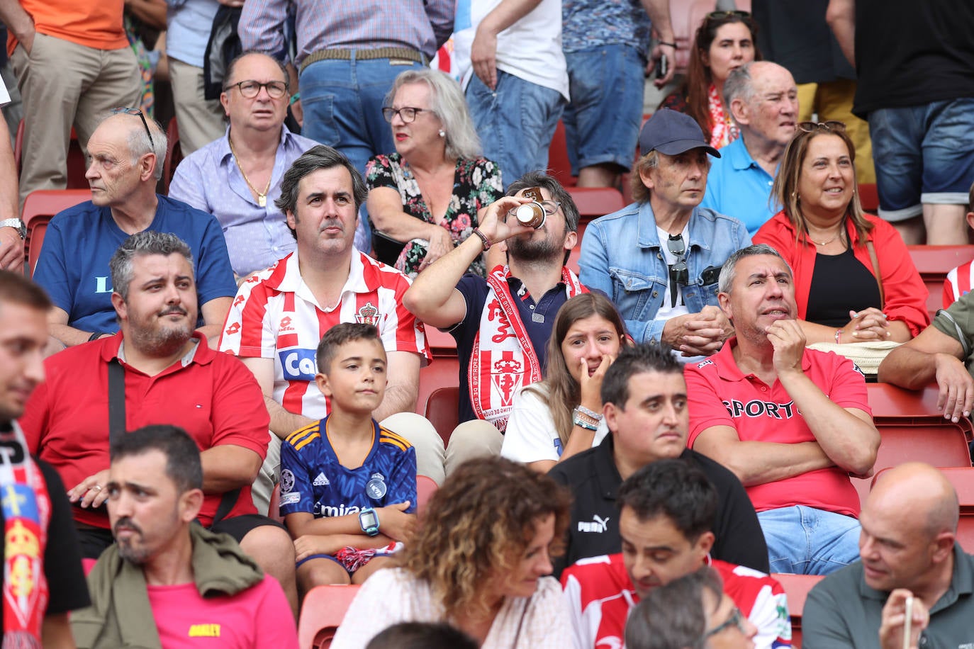 Fotos: ¿Estuviste en el Sporting - Andorra? ¡Búscate!