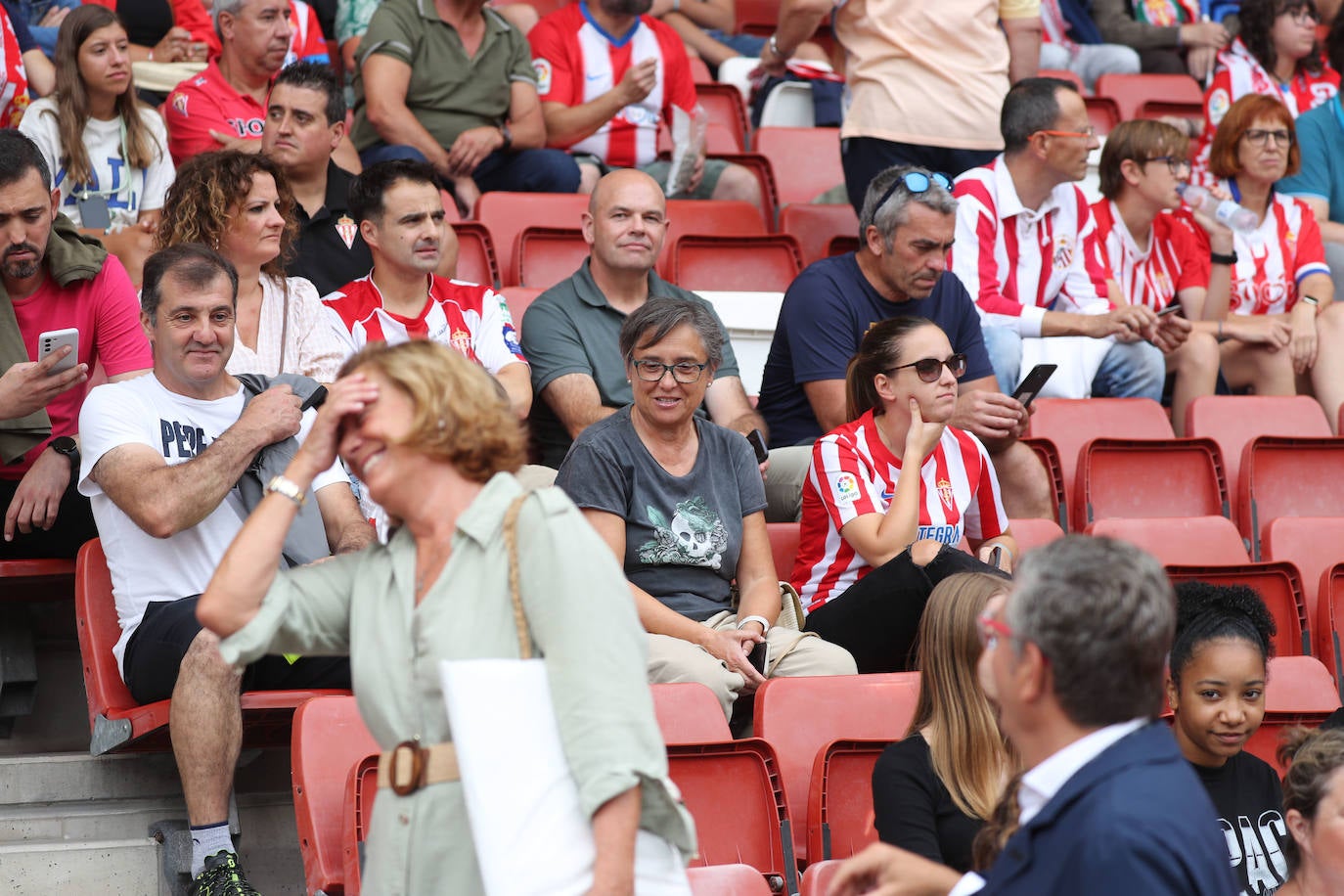 Fotos: ¿Estuviste en el Sporting - Andorra? ¡Búscate!