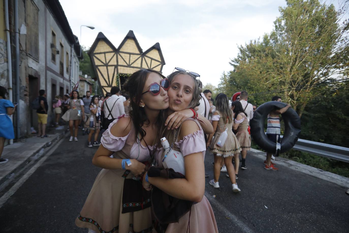 Fotos: Monumental fiesta al agua en el Descenso Folclórico del Nalón