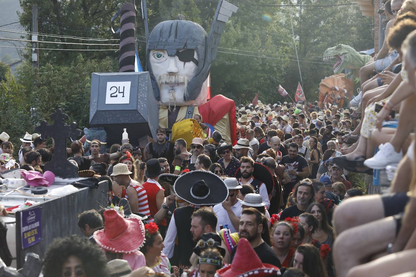 Fotos: Monumental fiesta al agua en el Descenso Folclórico del Nalón