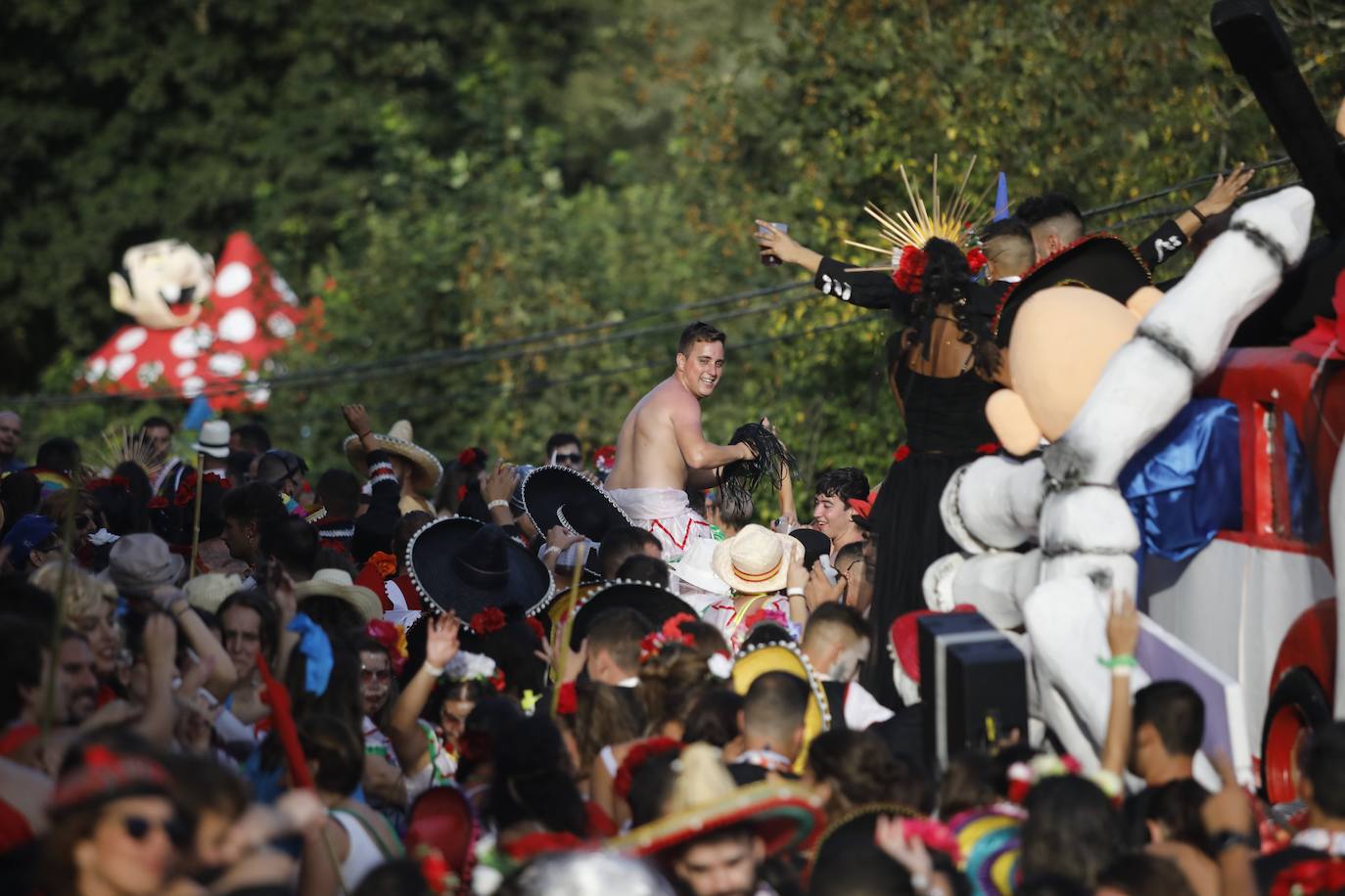 Fotos: Monumental fiesta al agua en el Descenso Folclórico del Nalón