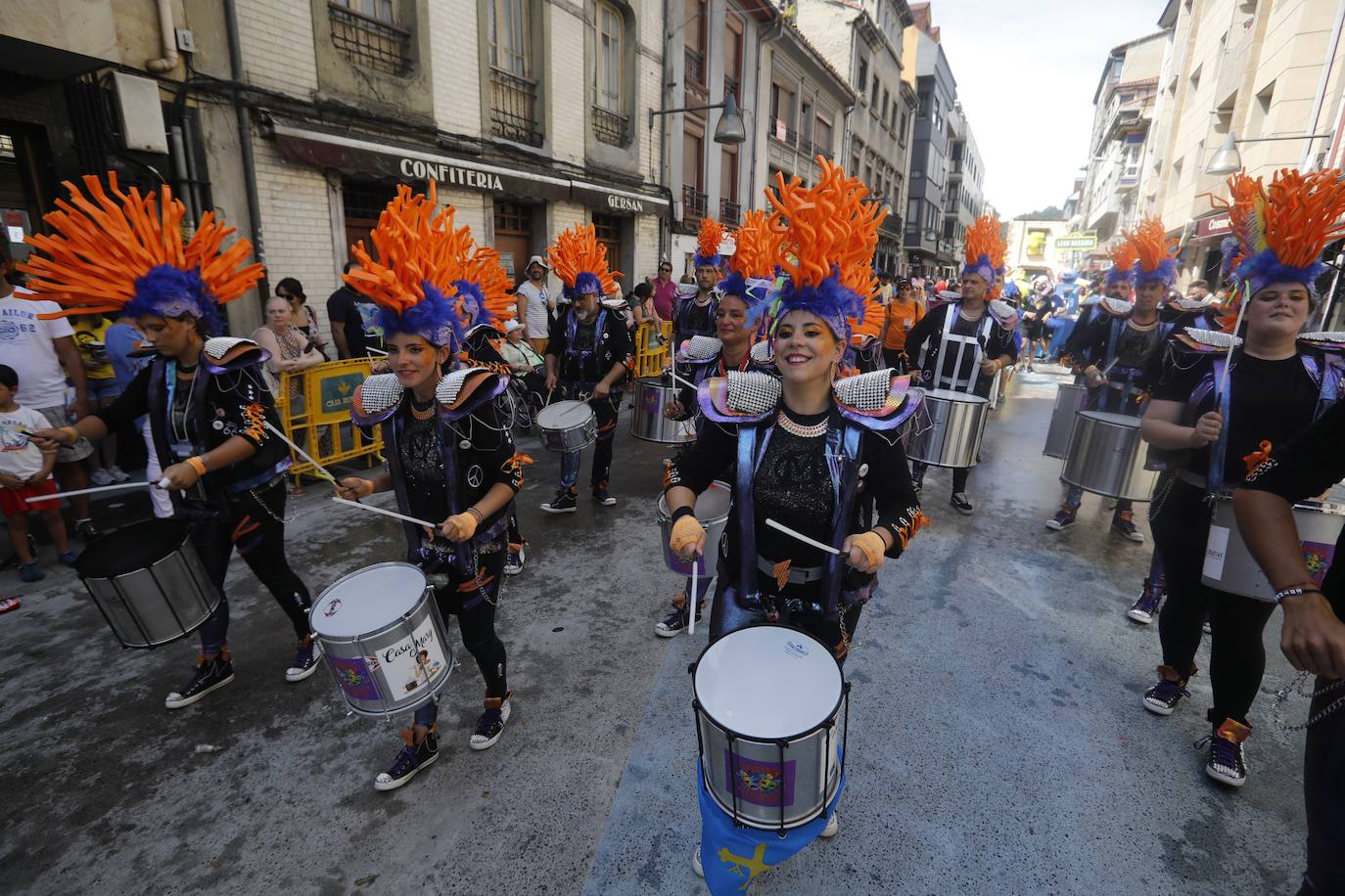 Fotos: Monumental fiesta al agua en el Descenso Folclórico del Nalón