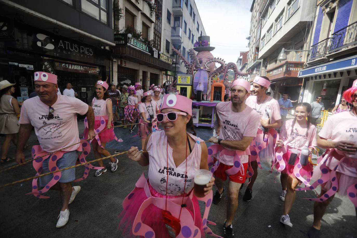 Fotos: Monumental fiesta al agua en el Descenso Folclórico del Nalón