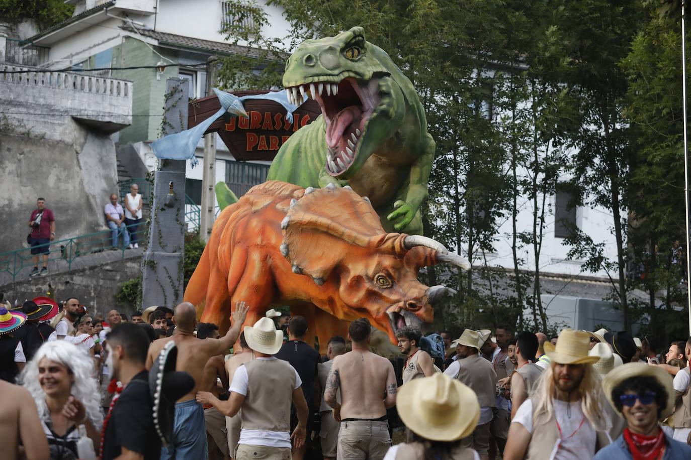 Fotos: Monumental fiesta al agua en el Descenso Folclórico del Nalón