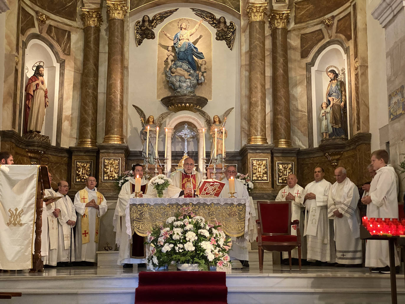 Fotos: La Sacramental llena de color y vida las calles de Colombres