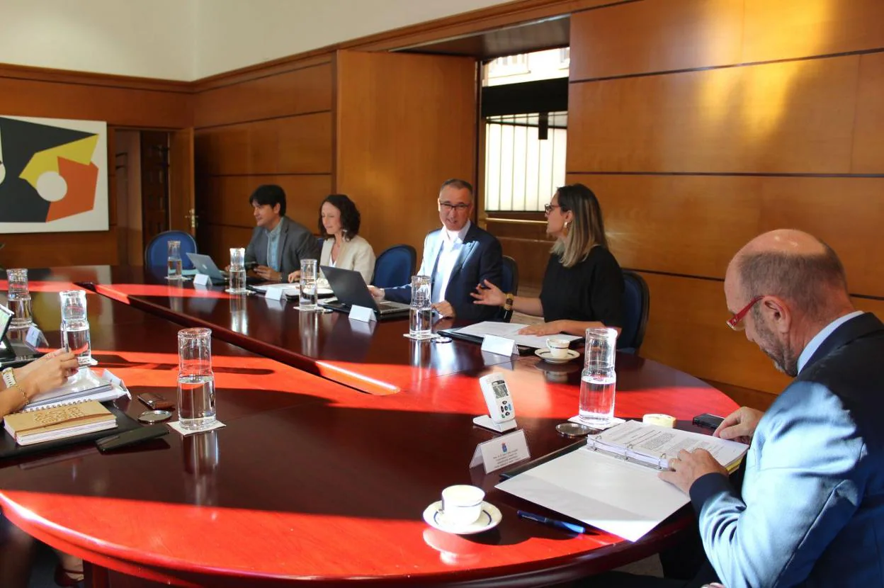 Reunión del Consejo de Gobierno, ayer, presidido por el vicepresidente Juan Cofiño. 